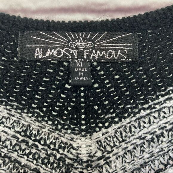 ALMOST FAMOUS Womens Size M BLACK & GRAY V Pattern V-Neck SWEATER SZ XL V Neck - Picture 8 of 12